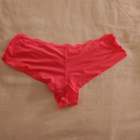 Flaws! NWOT Body by Victoria's Secret Unlined Underwire 32DD Bra + M Cheeky Set - Picture 9 of 12